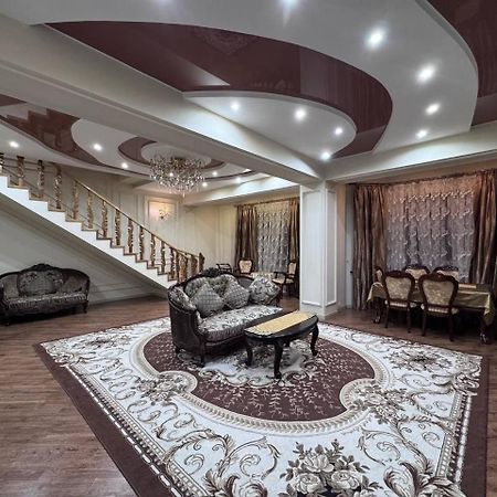 A Stylish Apartment In The Heart Of Tashkent! Exterior photo